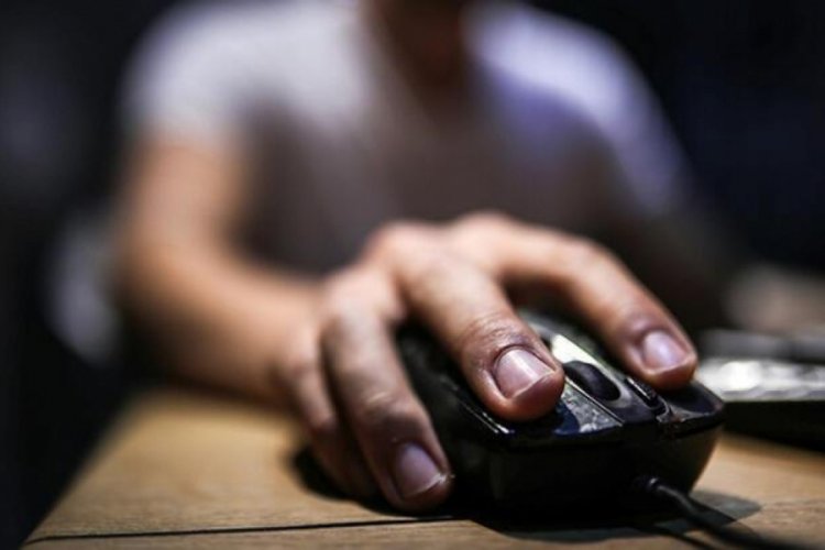 Parasını alamayınca telefonunu m&uuml;stehcen sitelere yaydı