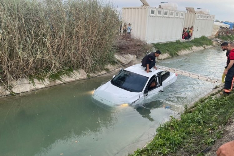 Otomobil kanala u&ccedil;tu, 2 kişi yaralandı