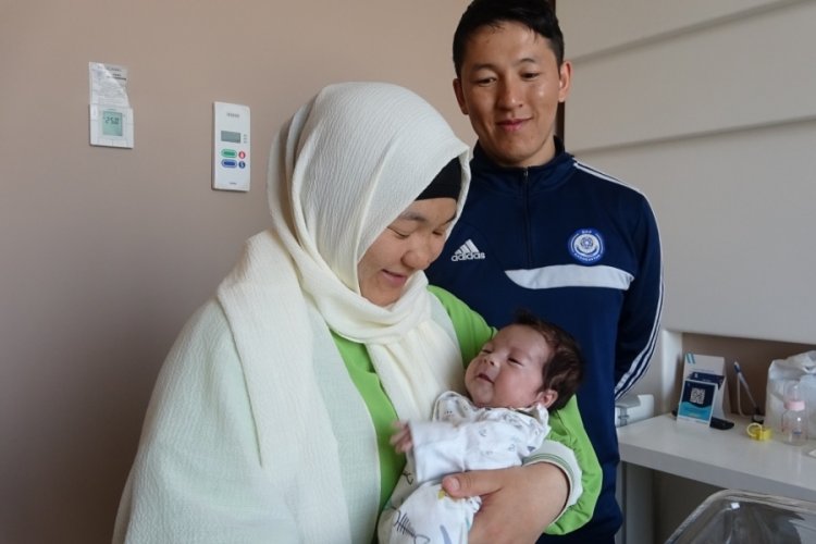 Yarım kalpli doğan bebeğinin şifasını Bursa'da buldu