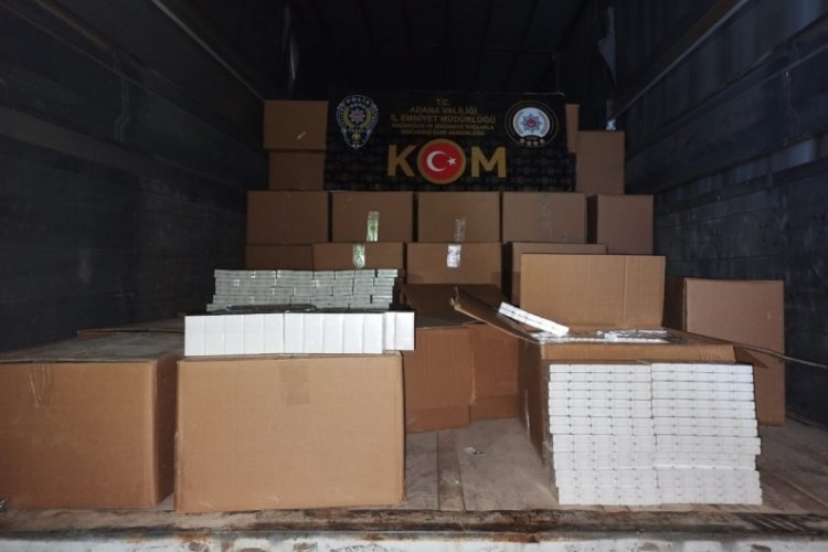Durdurulan kamyondan 294 bin 950 paket ka&ccedil;ak sigara &ccedil;ıktı