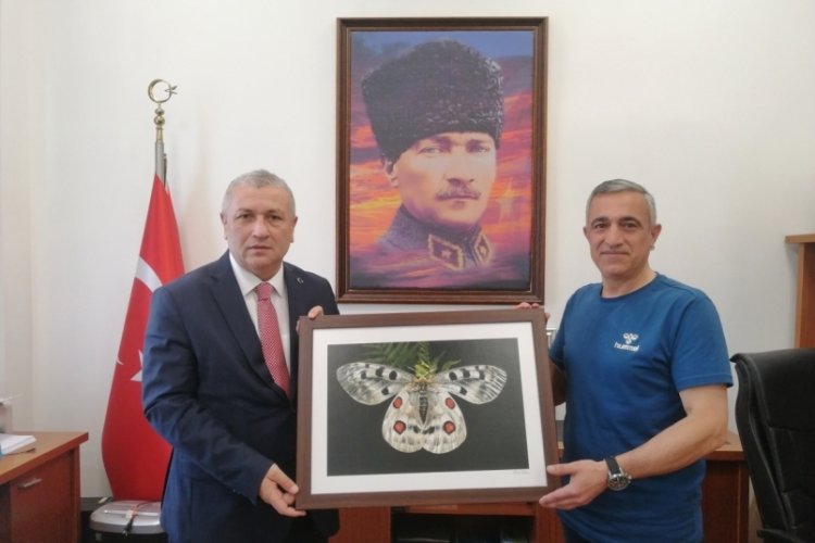 Bursa Vali Yardımcısı &Ouml;zsoy'a anlamlı hediye