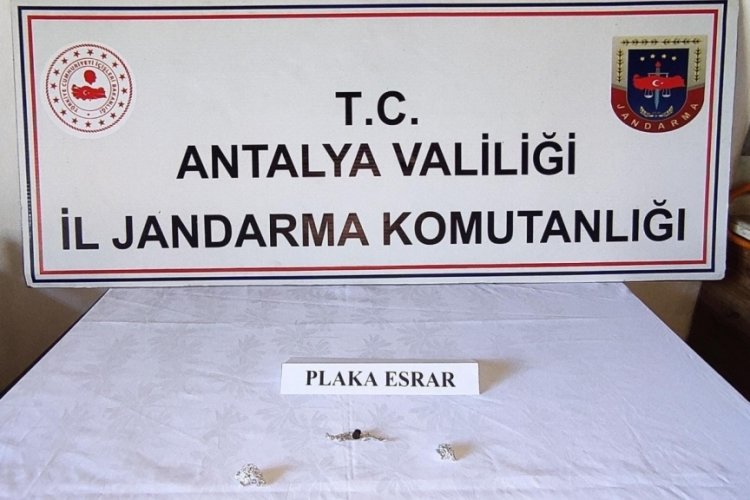 İsvi&ccedil;re uyruklu yolcunun &ccedil;antasından uyuşturucu &ccedil;ıktı