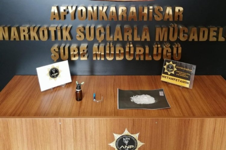 Narkotik k&ouml;peği, makine par&ccedil;asına zulalanan uyuşturucuyu buldu
