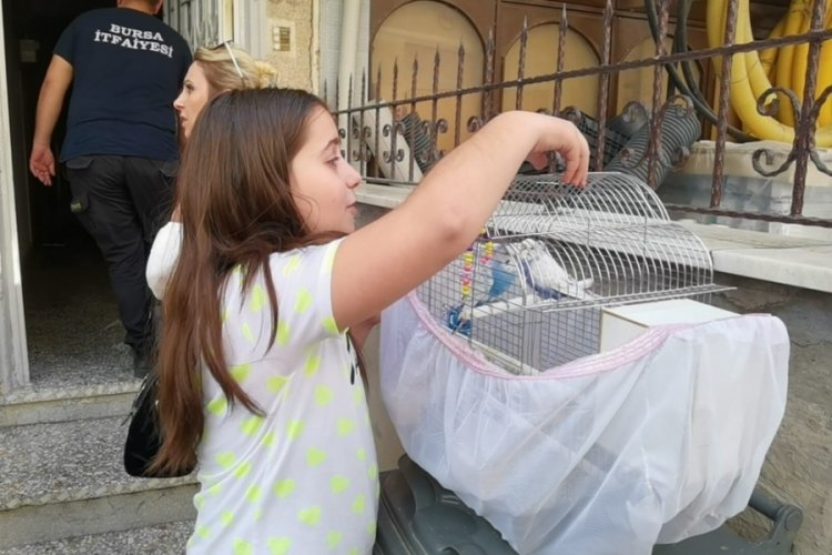 Bursa'da k&uuml;&ccedil;&uuml;k Elif'in y&uuml;z&uuml; itfaiye erleri ile g&uuml;ld&uuml;
