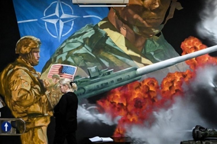 Moskova'da NATO karşıtı sergi
