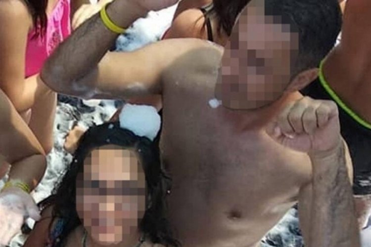 Yasak aşk iddiasına, k&ouml;p&uuml;k partili fotoğraf kanıtı