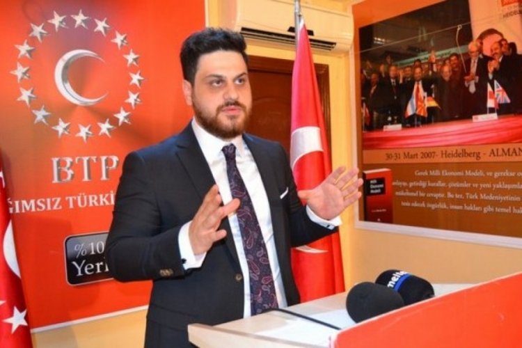 B&uuml;y&uuml;k T&uuml;rkiye Partisi lideri H&uuml;seyin Baş'ın ofiste oyun keyfi