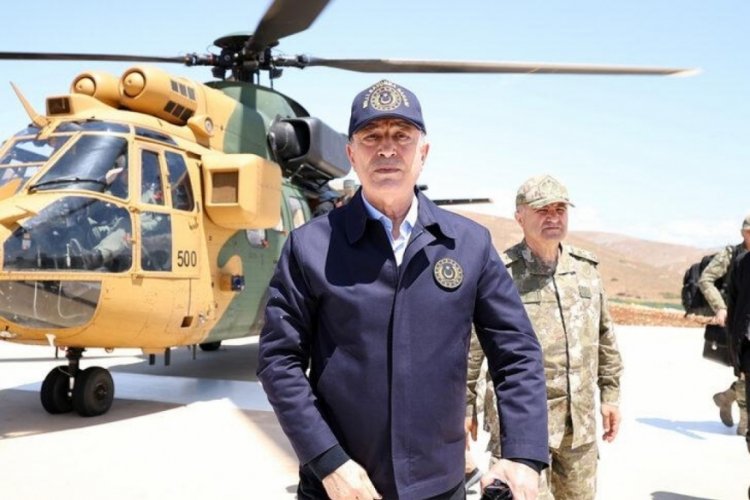 Hulusi Akar komutanlarla sınırın sıfır noktasında