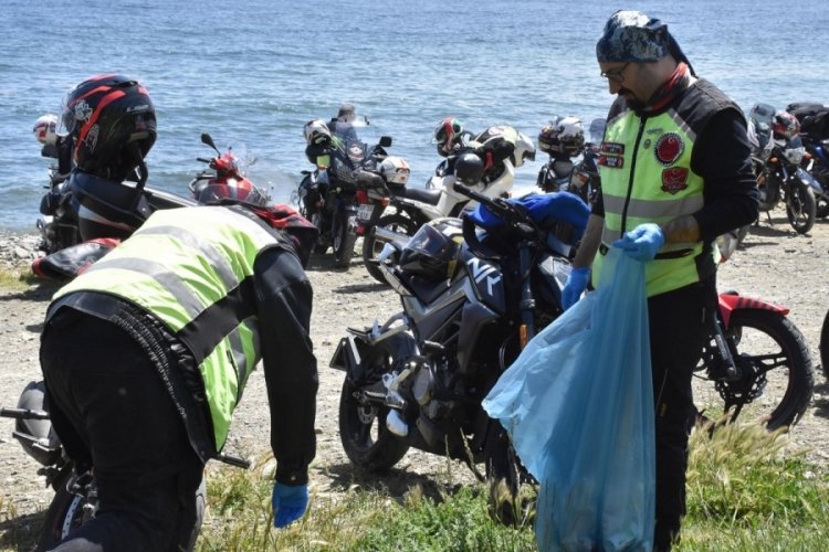 Motosiklet tutkunlarından &ouml;rnek davranış