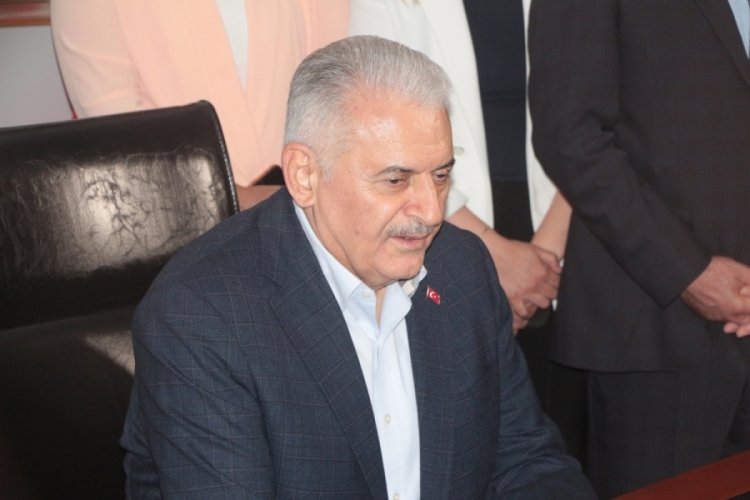 Binali Yıldırım: Bize d&uuml;şen bu topraklarda dimdik durmak, g&uuml;&ccedil;l&uuml; olmak