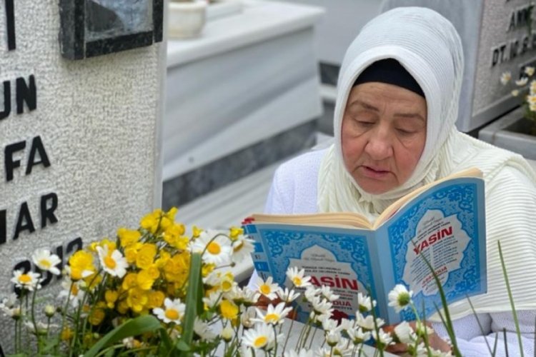 Şehit Umut'un annesi: Kır &ccedil;i&ccedil;ekleriyle sen gelirdin, bu defa ben geldim oğlum