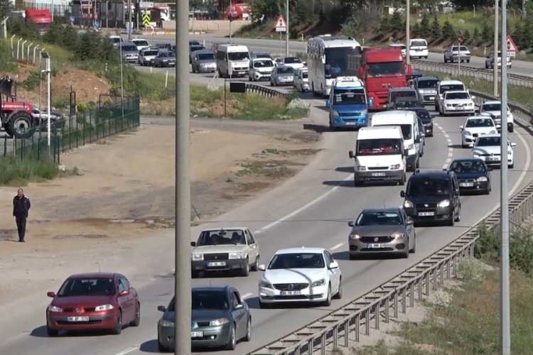 43 ilin ge&ccedil;iş noktasında trafik yoğunluğu