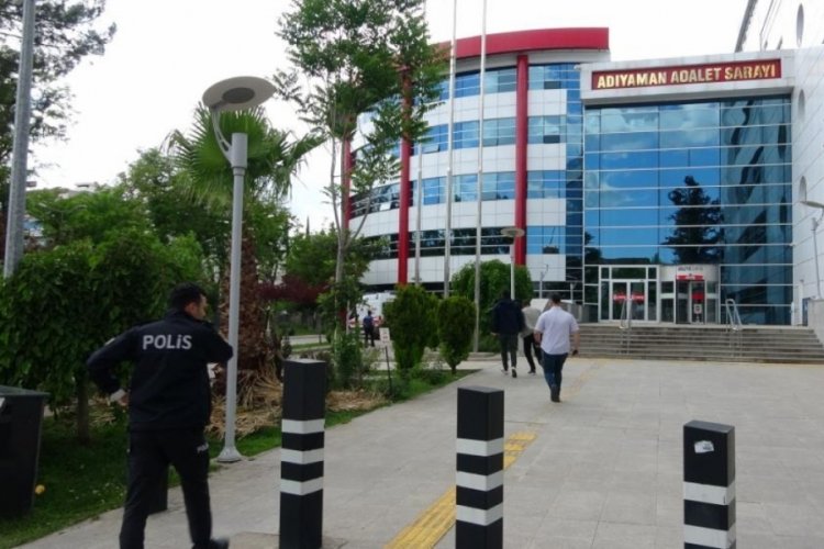 G&ouml;zaltındaki gen&ccedil; adliyede intihar etti