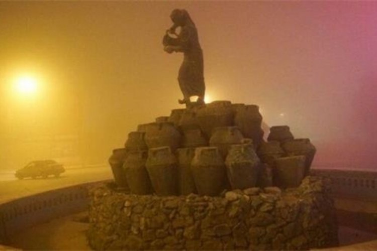 İran, kum fırtınası y&uuml;z&uuml;nden T&uuml;rkiye'yi su&ccedil;ladı
