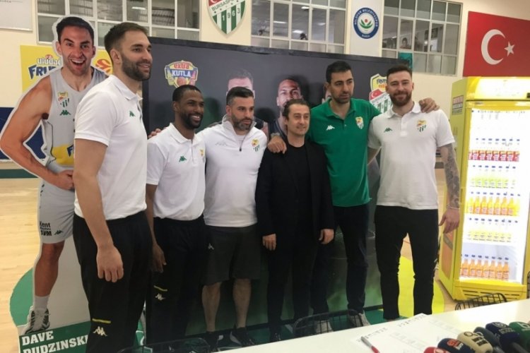 Frutti Ekstra Bursaspor'da 3 oyuncu ile 2 yıl daha