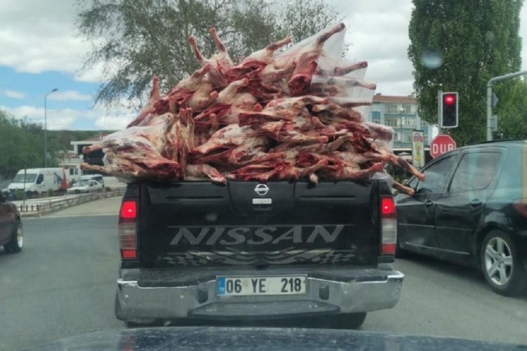 Ankara'da kamyonet kasasında et taşınmasına inceleme
