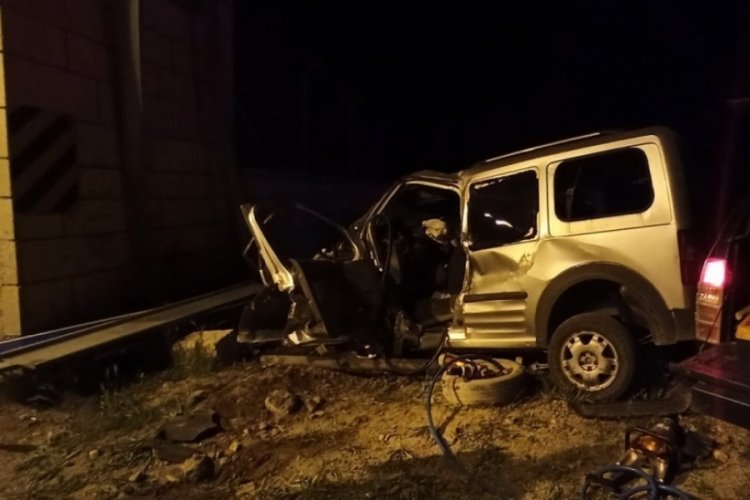 Yoldan &ccedil;ıkan ara&ccedil; t&uuml;nel duvarına &ccedil;arptı: 1 &ouml;l&uuml;