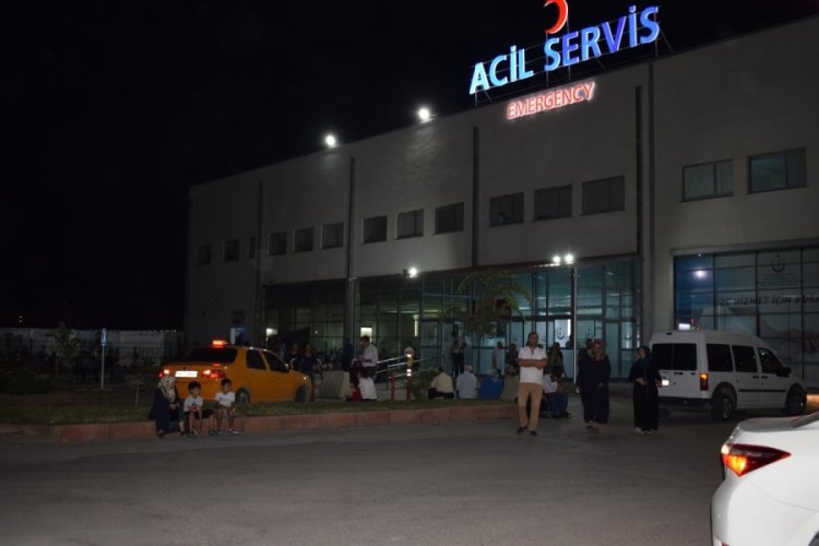 Yaşlı şahıs iki metreden beton zemine &ccedil;akıldı