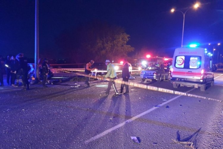 K&uuml;tahya'da feci kaza: 1 &ouml;l&uuml;, 2 yaralı