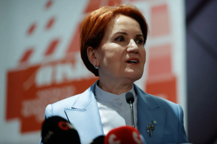 Akşener, partisinin il ve il&ccedil;e başkanlarını g&ouml;revden aldı