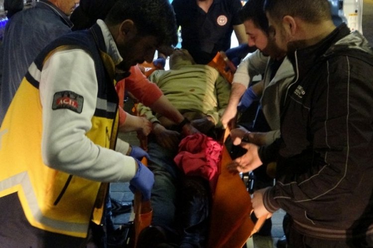 Eşinin ve kızının g&ouml;z&uuml; &ouml;n&uuml;nde işletme sahibine dehşeti yaşattılar