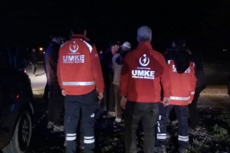 Bataklığa saplanan 6 kişi b&ouml;yle kurtarıldı