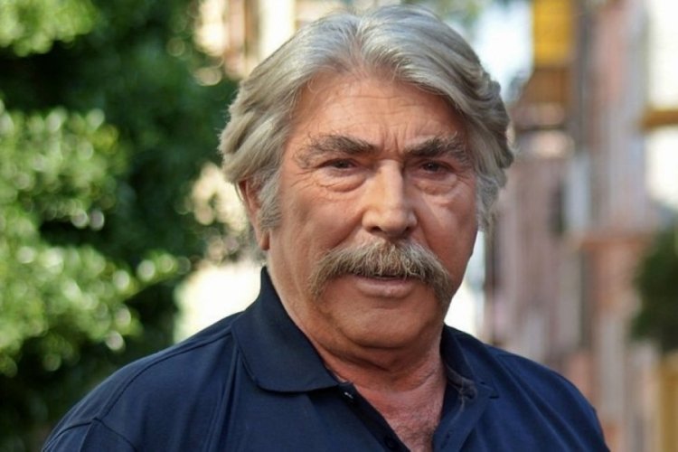 Erdal &Ouml;zyağcılar'ın makyaj &ccedil;antası var