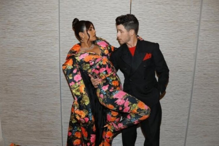Nick Jonas ve Priyanka Chopra ilk kez paylaştı!
