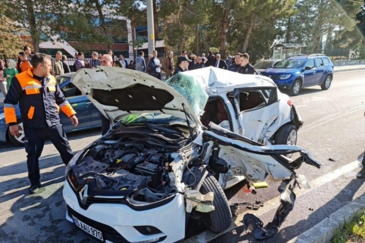 Burdur'da &uuml;niversite idari personeli kazada &ouml;ld&uuml;