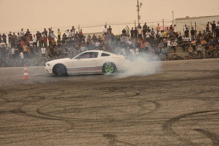 Irak'ın Kerk&uuml;k kentinde drift yarışı