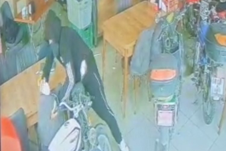 Aksaray'da lokantada motosiklet hırsızlığı
