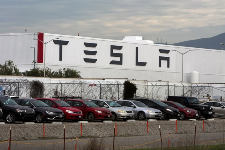 Tesla, ABD'deki 130 bin aracını geri &ccedil;ağırdı