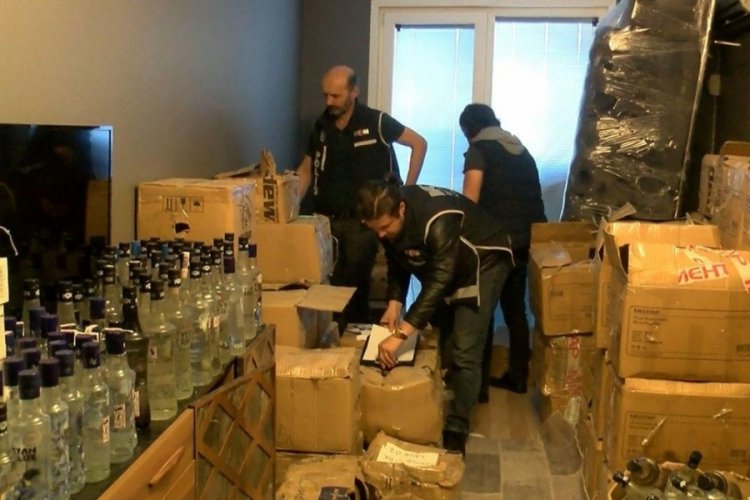 Evin gizli b&ouml;lmesinde 3 milyon TL'lik ka&ccedil;ak malzeme ele ge&ccedil;irildi