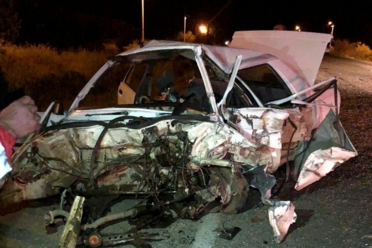 Otomobil ile kamyonet &ccedil;arpıştı: 1 &ouml;l&uuml;