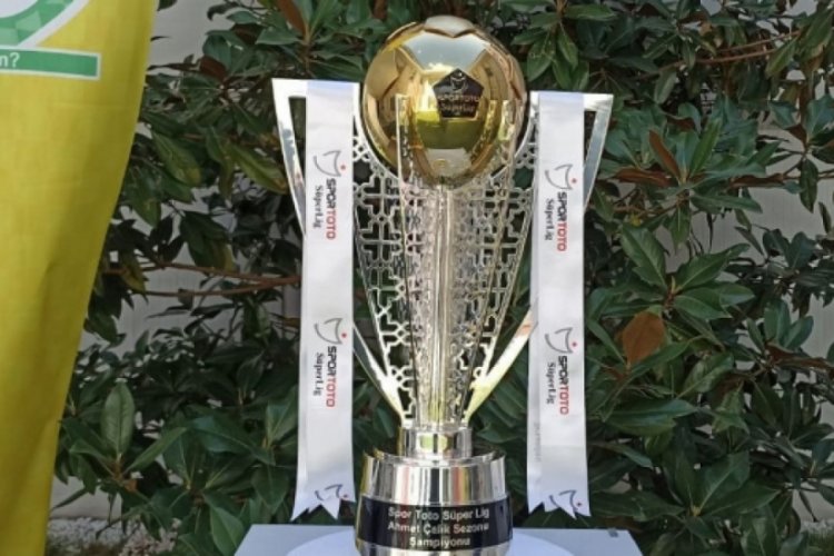 S&uuml;per Lig'in şampiyonluk kupası sergilendi
