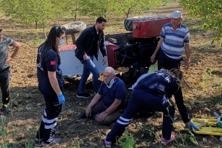 Bursa'da trakt&ouml;rden d&uuml;şen s&uuml;r&uuml;c&uuml; yaralandı