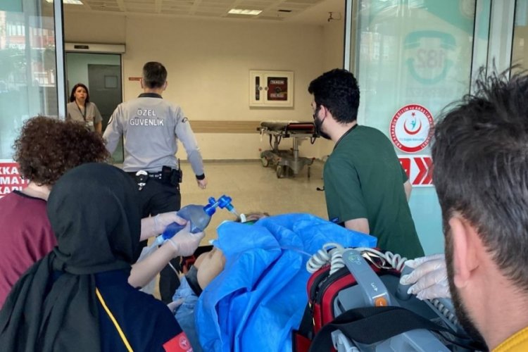 Aracıyla &ccedil;arptığı kadını ağır yaralayıp ka&ccedil;tı