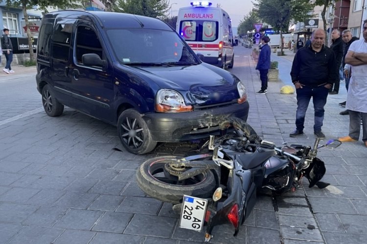 Kavşakta korkutan kaza: 2 yaralı