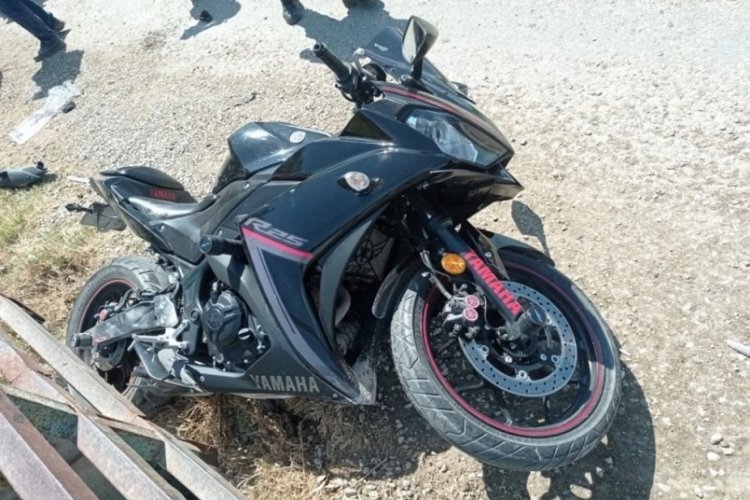 Otomobille motosikletin &ccedil;arpıştığı kazada 3 kişi yaralandı