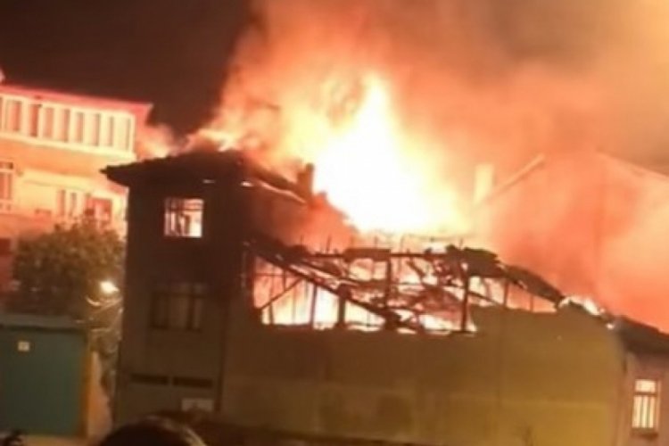 Amasya'da iki ev yangında k&uuml;le d&ouml;nd&uuml;