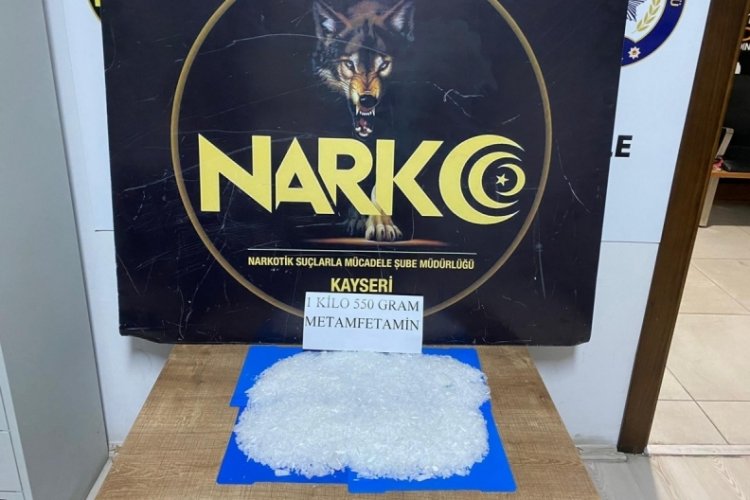 Uyuşturucu ile yakalandıkları aracı yakmak istediler
