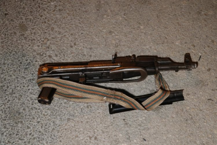 Kalaşnikofla saldırıya giden ş&uuml;pheliler polise yakalandı