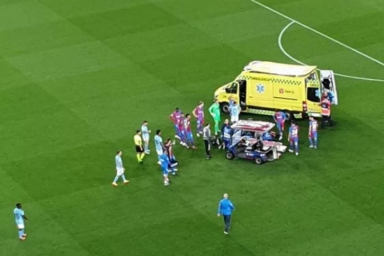 Barcelonalı Ronald Araujo hastaneye kaldırıldı