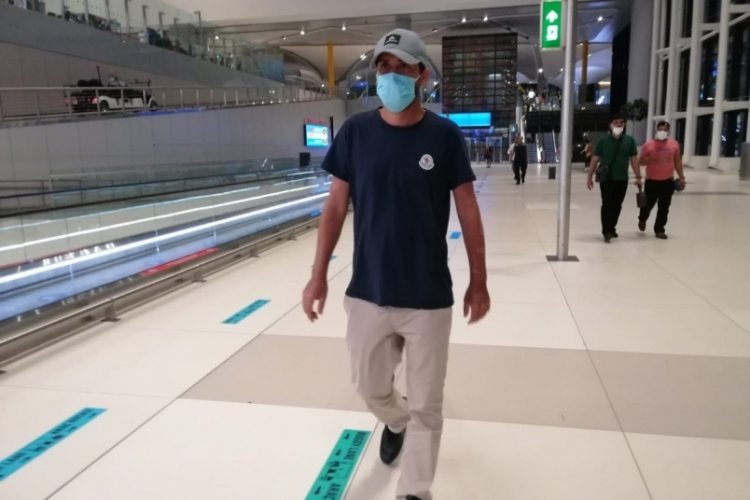 Balık&ccedil;ıların kurtardığı T&uuml;rk kaptan yurda d&ouml;nd&uuml;