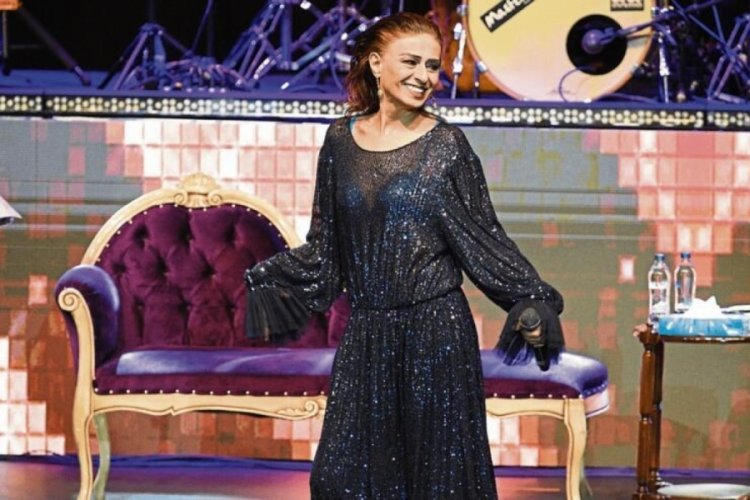 Yıldız Tilbe &ccedil;&ouml;melerek konser verdi