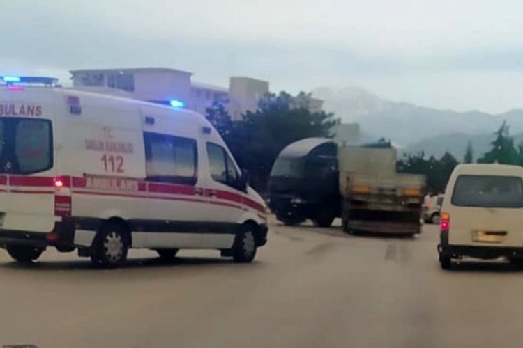 Anne ve oğul kazada yaralandı