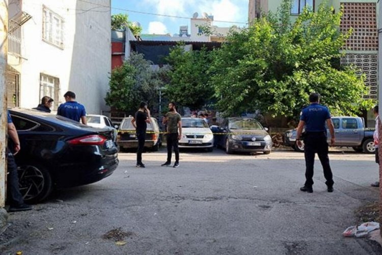Adana'da sokak ortasında tabancayla vurularak &ouml;ld&uuml;r&uuml;ld&uuml;