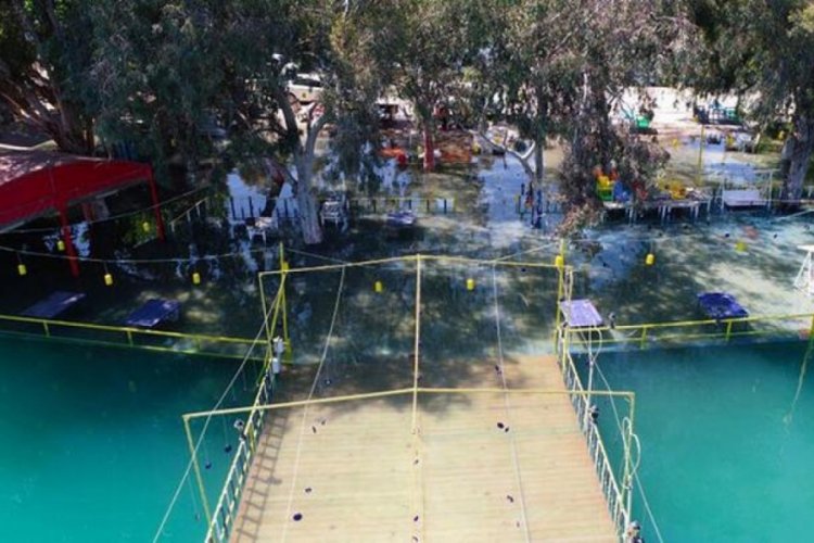Adana'da baraj suyu y&uuml;kseldi, kafeler su altında kaldı
