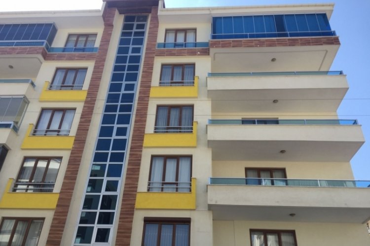 Konya'da aldattığını &ouml;ne s&uuml;rd&uuml;ğ&uuml; kocasına bı&ccedil;akla saldırdı