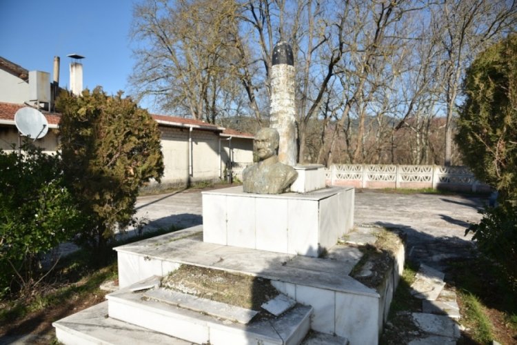 Bursa'da Mustafakemalpaşa'ya yeni Atat&uuml;rk b&uuml;st&uuml;